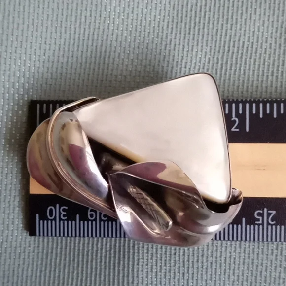 ARTIST MADE STERLING SILVER CALLA LILLY AND WHITE MOTHER OF PEARL PIN/PENDENT - Picture 10 of 10